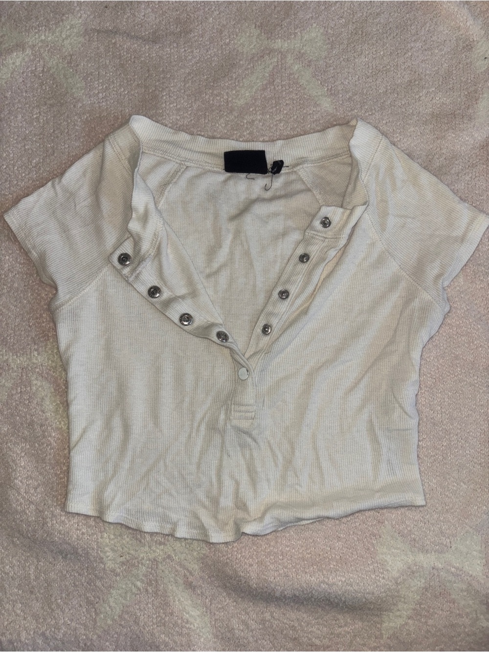 Urban Outfitters Women’s Ribbed Snap-Front Crop Top in Off-White